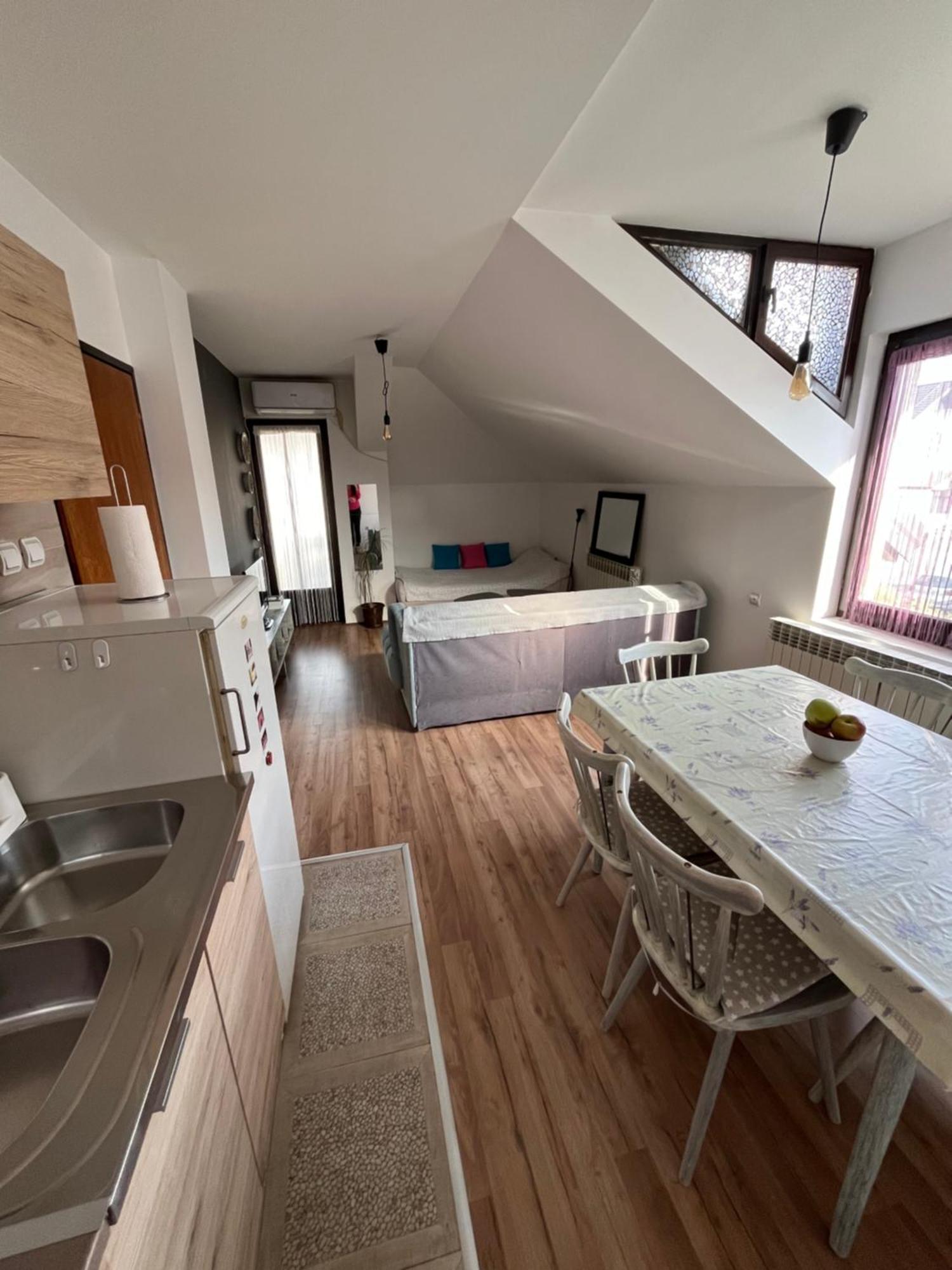 Stan Na Dan Loznica Apartment Luaran gambar