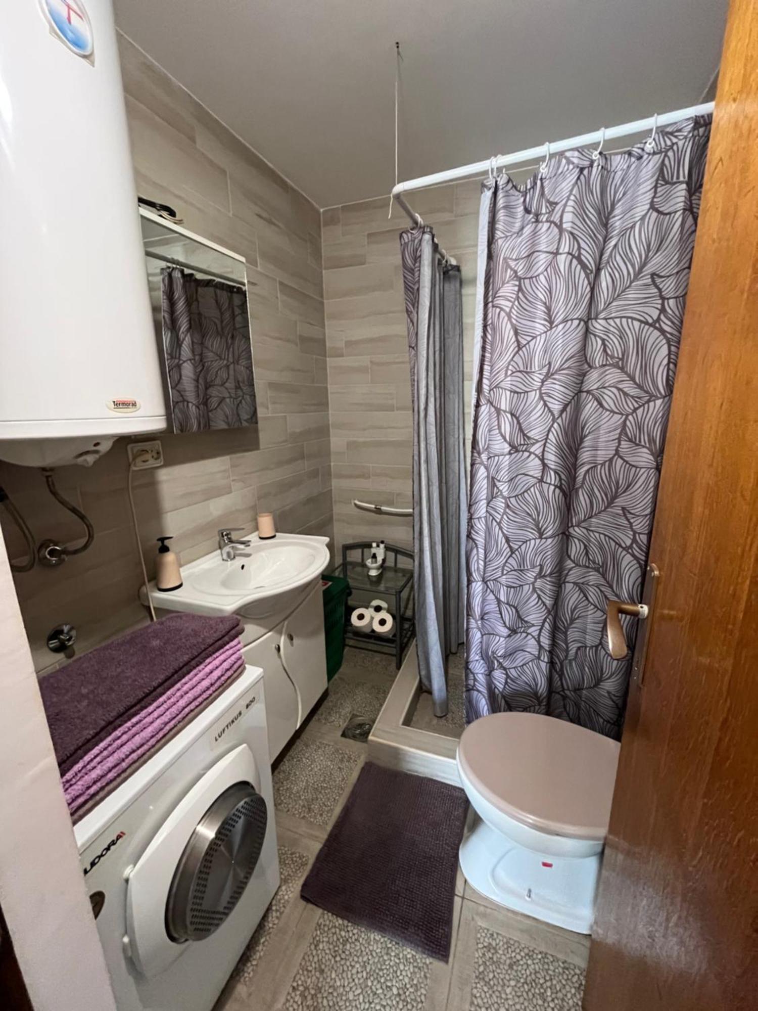 Stan Na Dan Loznica Apartment Luaran gambar