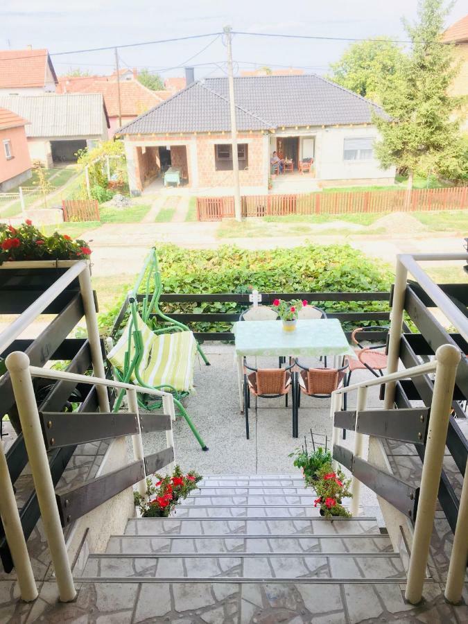 Stan Na Dan Loznica Apartment Luaran gambar