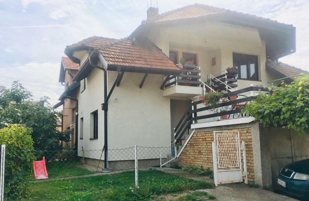 Stan Na Dan Loznica Apartment Luaran gambar