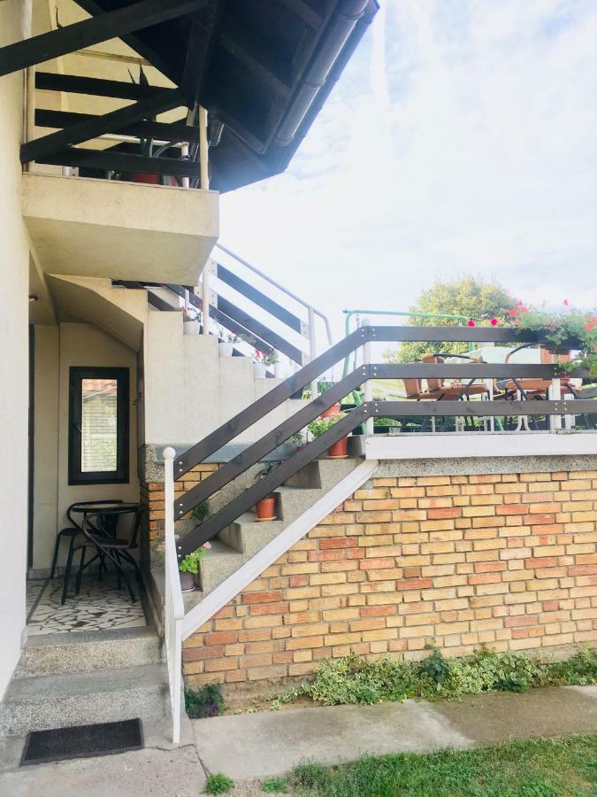 Stan Na Dan Loznica Apartment Luaran gambar